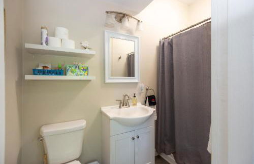 Spacious 2BR in Grand Old Home, Downtown Durham - Photo 22
