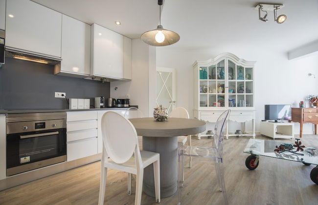 Cozy Seaview Apartment - Photo 10