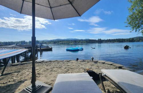 Lux Lakefront Estate, Sandy Beach, Hot Tub, Sauna, Dock, Treehouse & Deck - Foto 31