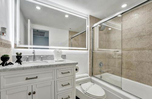 Breathtaking resort condo w beach service Unit 908 - Foto 37