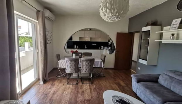 Quiet Family-friendly Trogir Apartment - Foto 4, Comedor