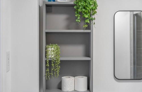 #53 Stylish 4 Bed Home 2 Full 1 Half Bath Free Parking - Foto 58