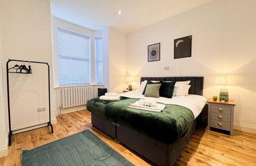 Four Bedroom House By Brookland Stays Serviced Accommodation Short Lets Manchester With Free WiFi - Foto 4