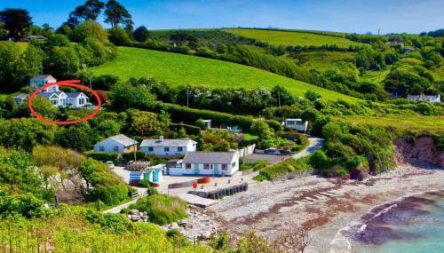 Beach Front House with Stunning Sea Views and Free Parking - Foto 2