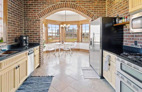 Grand Historic 8BR 6 5BA Mansion Waterfront Decks - Foto 13