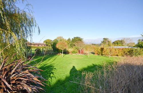 Dassia-Rural Bungalow, Dog Friendly with Hot Tub Near Gurnard - Foto 41