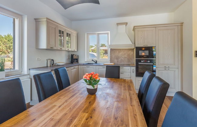 Gorgeous Villa With Private Pool and Covered Terrace & Sea View - Foto 20