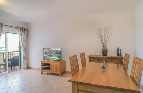 Top-floor 2 BR holiday home with sea view and pool - Foto 12