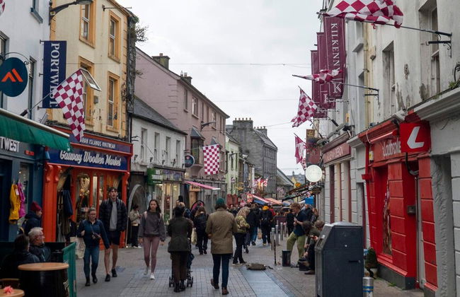 Detached Cottage Overlooking Lake in Connemara - Foto 27