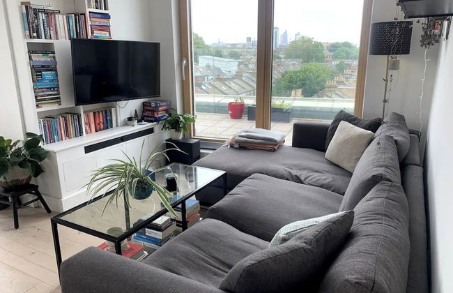 Stylish 2BD Flat With Private Balcony - Battersea - Foto 9