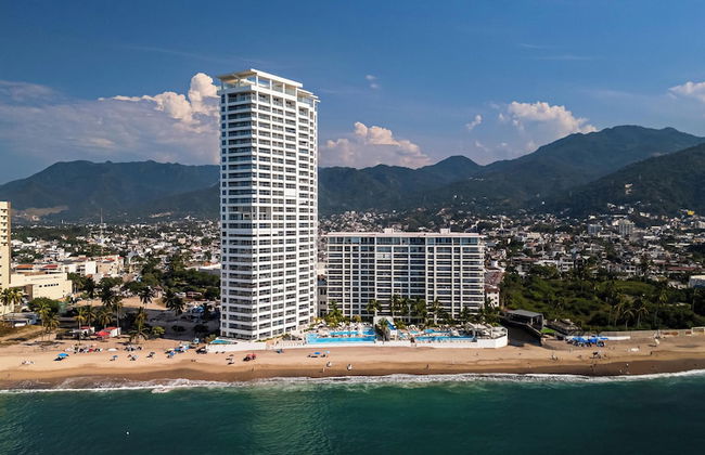 Oceanfront 1BR with Balcony & Pool - Foto 43