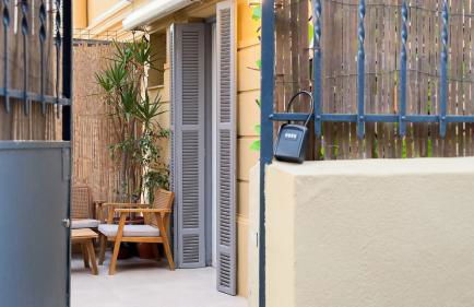 Central Studio - Bright & Modern - Private Terrace - AirCon - Near Train & Beach - Foto 13