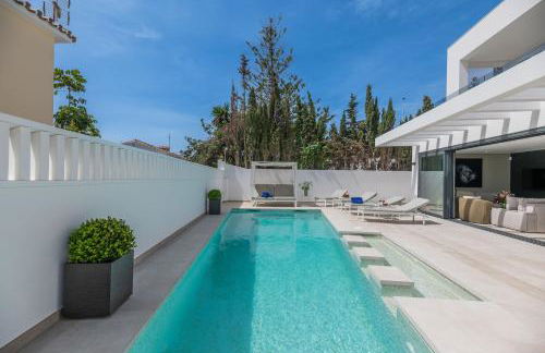VACATION MARBELLA I Villa Marbesa White Pearl, Two Private Pools, 3min walk to the Beach, Fastest WiFi, Built in 2024 - Photo 10
