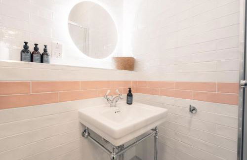 Mycock Cottage - Photo 17