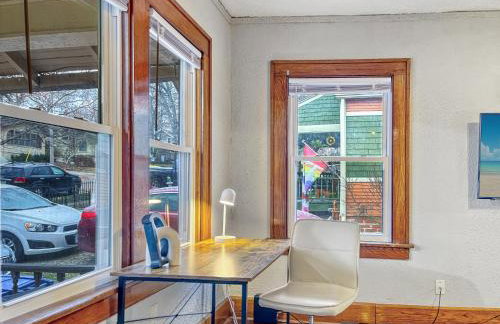 Roomy 4BR by Drake Sleeps 13 HUGE yard - Foto 8