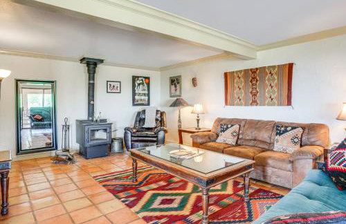 Sunroom and Sauna! Mtn-View Prescott Valley Home - Foto 2