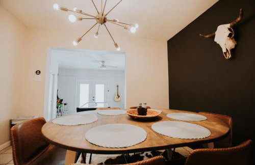 Cowboy Den-Private Hot Tub-Game Room-Pet Friendly-No Pet Fees! - Foto 47