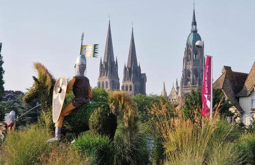 Les chats pitres Maison au calme rénovée avec jardin, terrasse aménagée, transats, abri à vélo, parking gratuit, 5 mn à pied du centre Bayeux proche des plages du débarquement - Photo 27