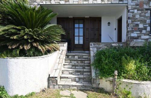 Tranquil Infinity Pool Getaway (private jacuzzi and steam bath, pool, garden, sea and city views) - Foto 25