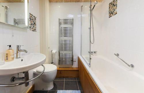 Stunning Old Carthouse with seaview - Photo 26