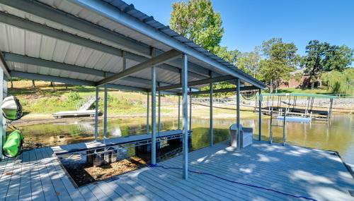 Lakefront Gilbertville Haven with Private Boat Dock! - Foto 2