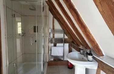 Heritage Cottage with a Pool - Photo 15