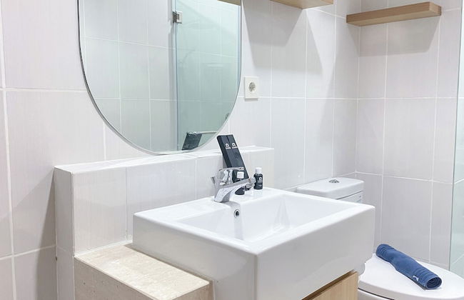 Nice And Comfortable 2Br At Samara Suites Apartment - Photo 11