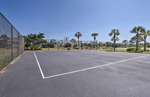 St Helena Island Retreat with Deck Walk to Beach - Foto 26