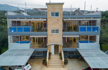 Grand Suites with Private Pools - Photo 54