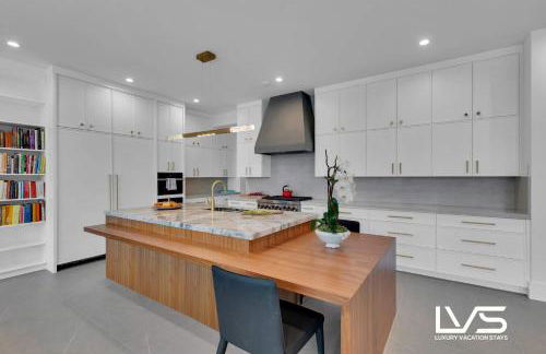 Carlotta- New Construction Luxury Waterfront Villa - Foto 53