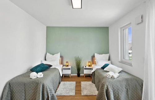 Harmonie Homes - Built in 2025 - High-Quality Beds & Linen - Full Kitchen - Fiber WiFi - 4K Smart TV - 2 Balconies - Elevator - Free Private Parking - Near Augsburg - 20 Min via Autobahn to Munich-West - Foto 30