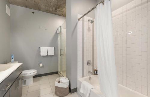 Linea Luxury Living with Indoor Pool and Rooftop Views in The Loop - Photo 61