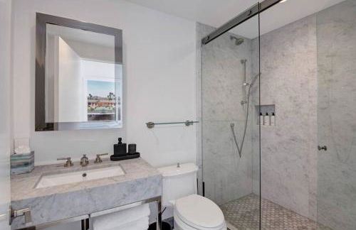 Palm Springs Luxury Home With Pool and Next to Downtown & Airport - Photo 42