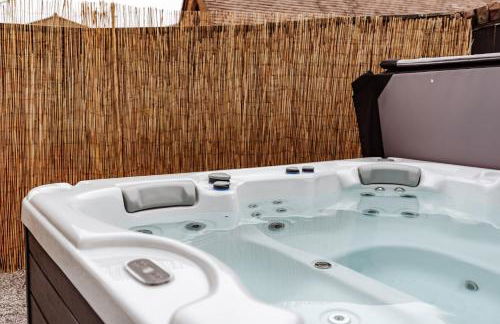 Large 7 Bedroom House for Families and Work Crews Hot Tub Parking Wi-Fi sleeps 17 - Foto 58