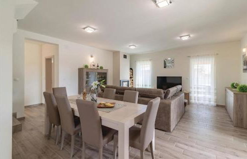 Awesome Home In Radeki Polje With Sauna - Foto 3