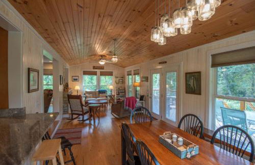 Retriever Beach - New River-frontage with Your Own Private Beach! Fire Pits - Games and More! - Foto 11