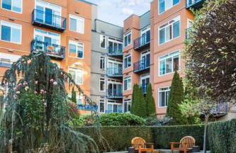 Corner Unit in the middle of it all - 99 Walkscore - Foto 51