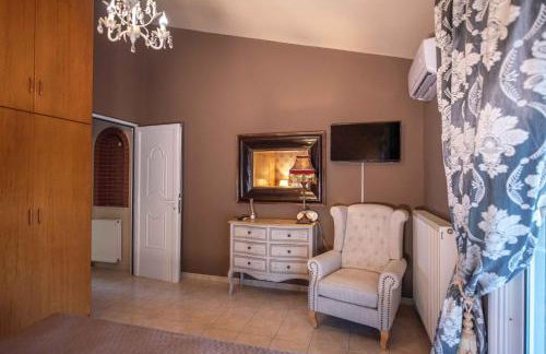 Dana's Luxury Maisonette - Photo 50