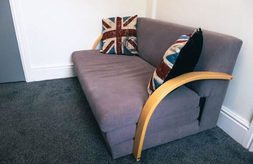 4 bedroom - Sleep 9 home in Cheadle Staffordshire - Alton towers Polar Express Dimmingsdale Peak District Trentham Gardens Water World - Foto 3