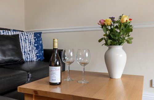 The Victoria - Quaint Victorian Home With Free Parking - Foto 27