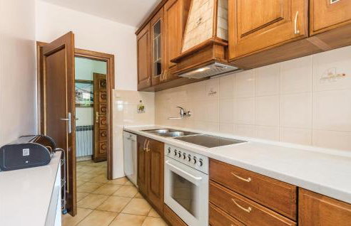 Cozy Home In Viskovo With Wifi - Photo 40