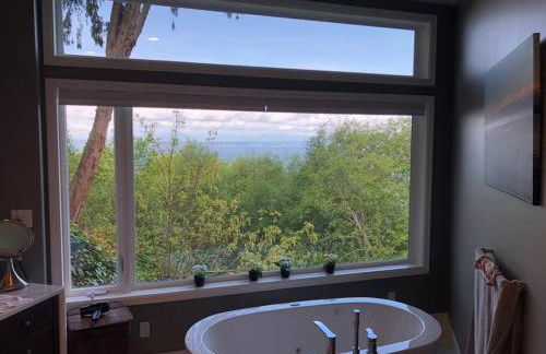 Romantic Spacious Suite with Salish Sea & Mountain Views at Seattle Luxury Estate - Foto 51