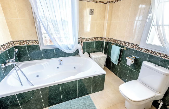 Stunning Golf Villa With Pool and Stunning Views - Foto 12