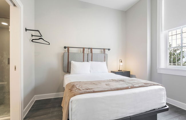 Bywater Suite Hotel - Photo 32