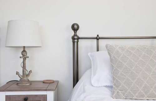 WALK TO THE BEACH, spacious cottage with sea views - Foto 13