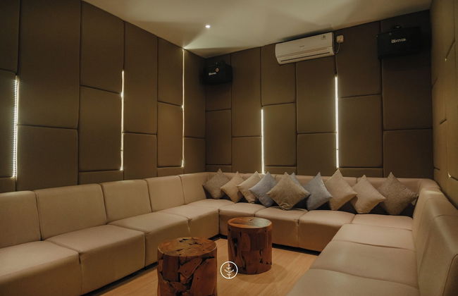 Mentari Hill View 8 BR heated pool and movie room - Photo 35