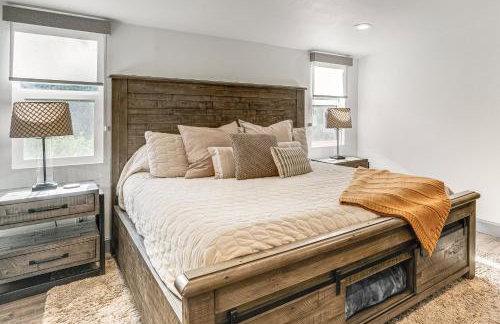 Relax Fireside Prescott Retreat with Hot Tub! - Foto 12