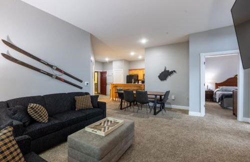 Snowshoe Village Ski-in - Ski-out Condo w Hot Tub - Foto 38