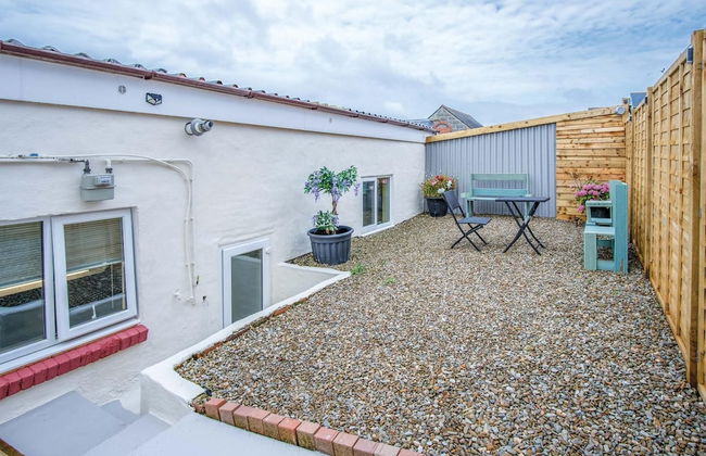 Clouds - 1 Bedroom Holiday Home - Milford Haven - Photo 32