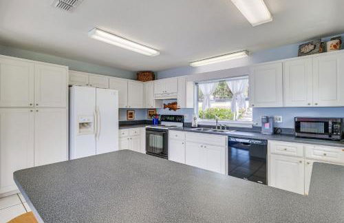 Water Access and Beach Area Crooked Lake Escape - Foto 12